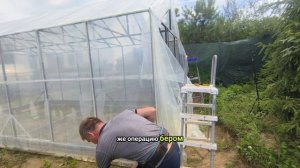 Как закрепить плёнку на теплице из профильных труб к металлу ?)