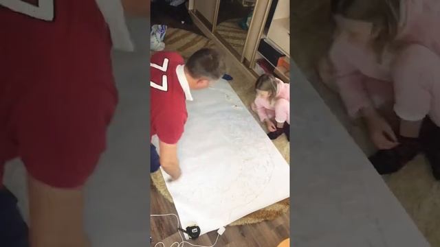 Делаем с моим папой месяц из герлянд (луну) результат классный? смотреть онлайн