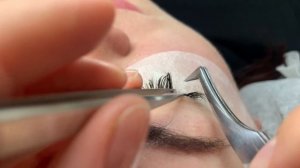 Как быстро и правильно выделять ресницы при наращивании