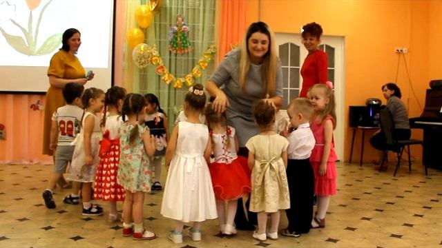 Утренник "Праздник Весны" у Софьи смотреть онлайн