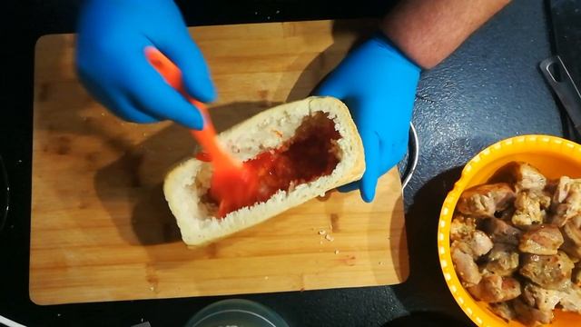 Свиная шея запеченная в буханке хлеба. Гости ахнут. смотреть онлайн