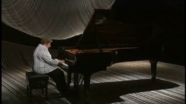 Svetla Protich plays Bach Prelude in B minor (Bach / Siloti) смотреть онлайн