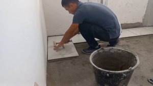 Как укладывать плитку на пол
