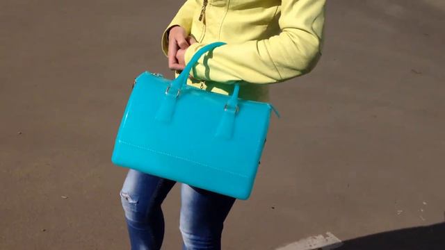 Силиконовая сумочка - писк этого лета от FURLA смотреть онлайн