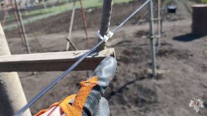 Как закрепить проволоку на виноградной шпалере