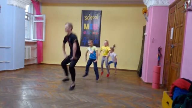 Танцуем играя! смотреть онлайн