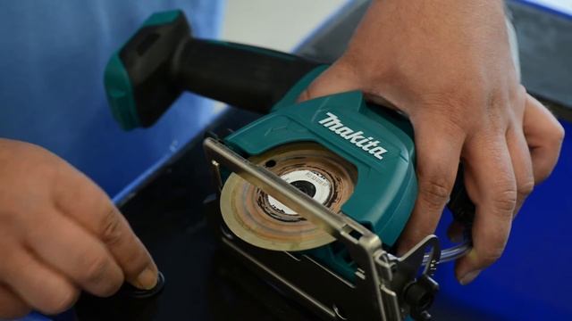 Akku-Glassäge Makita CC 301 DSMJ // Cordless Glass Saw Makita CC 301 DSMJ (BO 5300210) смотреть онлайн
