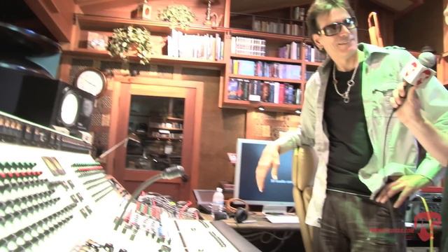 Studio Tour - Steve Vai's Harmony Hut смотреть онлайн