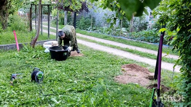 Ворота стоят!!Часть четвертая, бурим мотобуром,варим железо, цементируем столбы!!#стройка #бурим смотреть онлайн