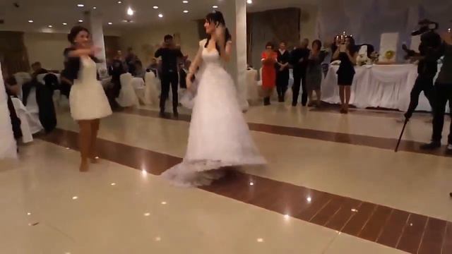 СУПЕР ЛЕЗГИНКА. Девушка жжёт. смотреть онлайн