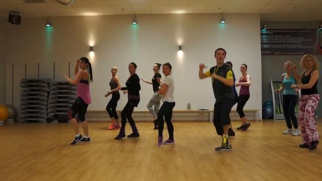 Zumba Bachata - Te Robare смотреть онлайн