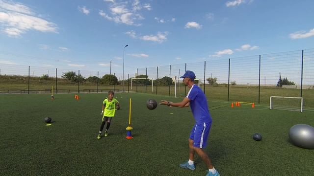 Футбольная тренировка | Футбол | Football | Специальные упражнения | Дриблинг | Домашнее задание смотреть онлайн