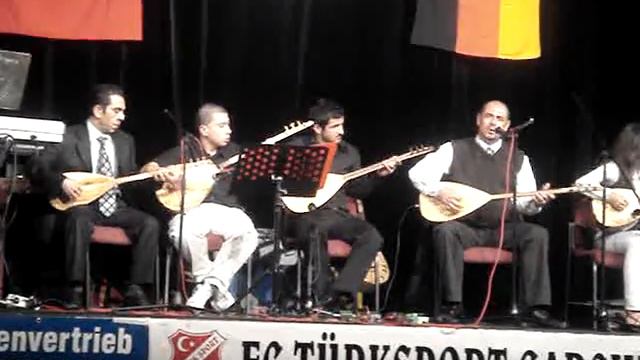 Asik Kenan - Uzun Ince Bir Yoldayim смотреть онлайн