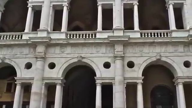 Basilica Palladiana - Vicenza, Italy смотреть онлайн