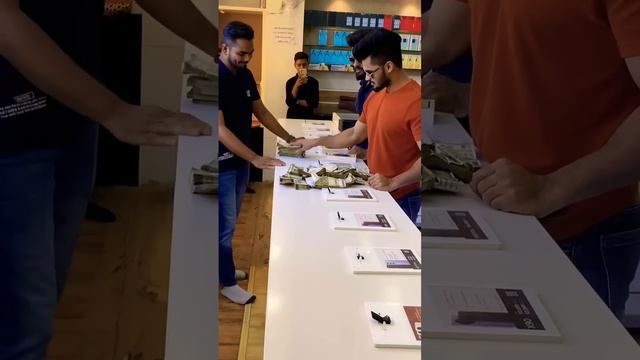 3 lakh kharch ho gye iPhone 14 pro max 1 tb || paisa bnao moj kro ❤️??|| #pawansahu #manishsahu смотреть онлайн