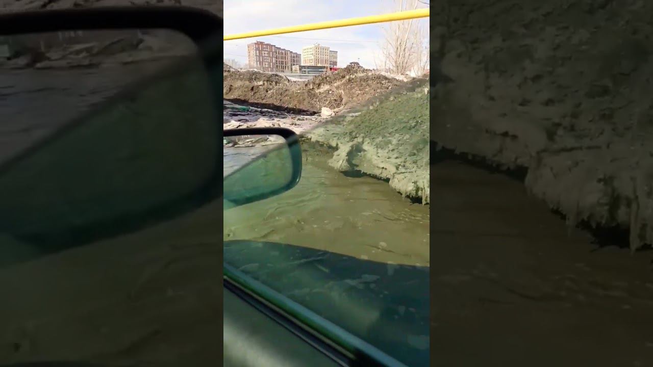утонул в луже по самые двери#потоп #город #авто #лужа #весна смотреть онлайн