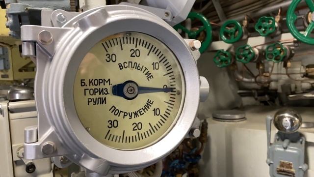 VLOG ● МЕНЯ НЕЛЬЗЯ ПУСКАТЬ НА ПОДВОДНУЮ ЛОДКУ! Б-396 НОВОСИБИРСКИЙ КОМСОМОЛЕЦ смотреть онлайн