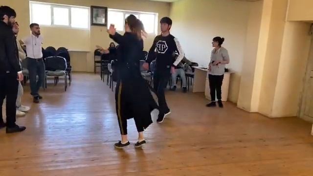 Новая Лезгинка Хит 2021 Девушки и Парни Супер Танцует Новая Чеченская Лезгинка 2021 Elchin Madina