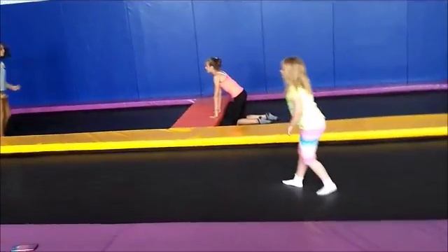 Злата в Батутном центре Флай Сити в Минске смотреть онлайн