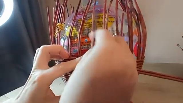 МК. Круглая корзина "Коса" из газетных трубочек. смотреть онлайн
