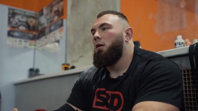 Поднял одной рукой 153.2 кг... Как ??? ? смотреть онлайн