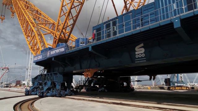 #Howwedoit Meet Big Carl - The world's biggest crane makes its first move смотреть онлайн