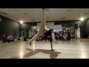 Брейкданс батл ↔ Подростки 14-17 лет ↔ Denis vs Voron ↔ 1'2 ↔ WHO IS WIN #whoiswin #bmvideo