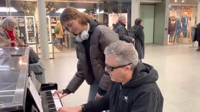 Teenage Girl Learns To Rick Like Jerry Lee Lewis смотреть онлайн