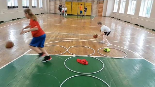 "Крестики - нолики" с ведением баскетбольного мяча смотреть онлайн