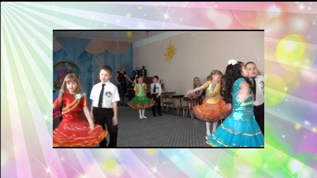 Doubles dance preschoolers leaf, leaf, leaf/Парный танец дошкольников Листик, листик, листопад смотреть онлайн