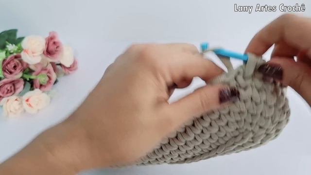 BOLSA DE CROCHÊ FÁCIL E RÁPIDA DE FAZER EM PONTOS BAIXOS CENTRADOS COM ABA E ALÇA TIRACOLO смотреть онлайн