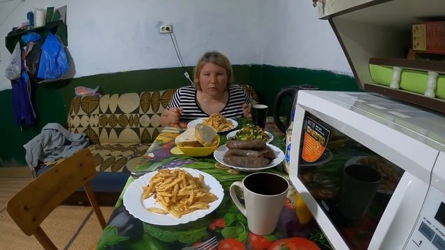 БЫСТРЫЙ УЖИН В ДЕРЕВНЕ/ ЖИЗНЬ В ДЕРЕВНЕ смотреть онлайн