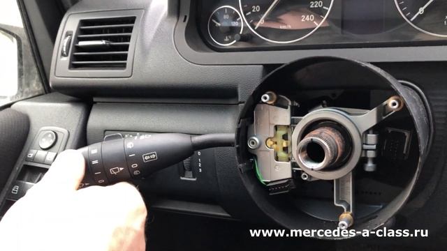 Проверяю моторчик омывателя, меняю под рулевой переключатель, снимаю датчик положения руля. смотреть онлайн