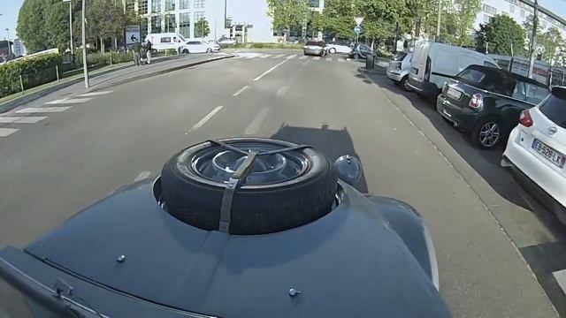 Citroen 2CV 4x4 Sahara смотреть онлайн