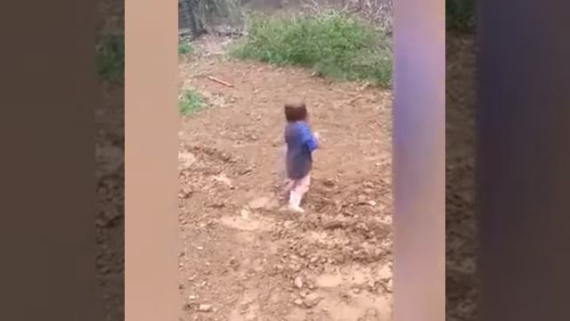 ДЕТИ- ЭТО ЦВЕТЫ ЖИЗНИ))) ппосмотри улыбнись, по смейся покажи друзьям смотреть онлайн