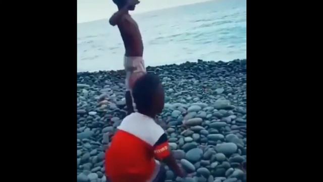 Камнем по голове