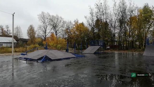 В Вышнем Волочке по программе ППМИ устанавливают скейт-площадку смотреть онлайн