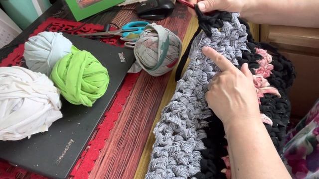 ЗА ОДИН ДЕНЬ ВЯЖЕМ ПРЯМОУГОЛЬНЫЙ КОВРИК КРЮЧКОМ СТОЛБИКАМИ БЕЗ НАКИДА С КРАСИВЫМ УЗОРОМ смотреть онлайн