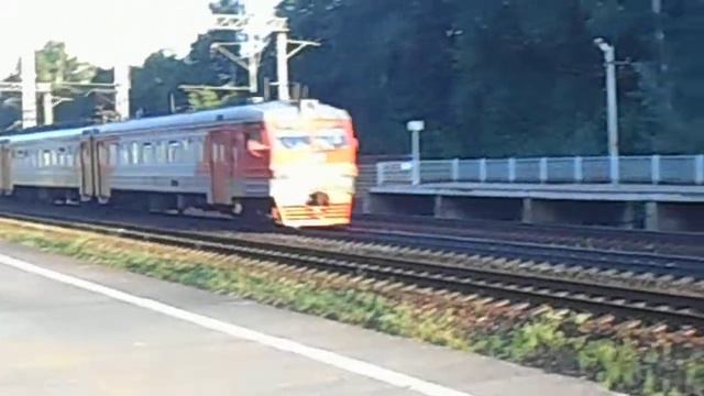 Проезд экспресса ЭТ2-002 на станции Левобережье. 2014 г. смотреть онлайн