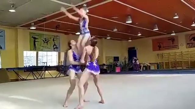 Соня, Алина и Настя. Новосибирск 2021. Спортивная акробатика. смотреть онлайн