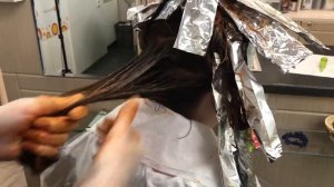 Яркое окрашивание волос в розовые пряди