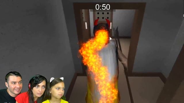 Roblox GRANNY ВАЛЕРИШКА против МАМЫ Прятки с GRANNY в Реальной Жизни РОБЛОКС Для Детей kids childre смотреть онлайн