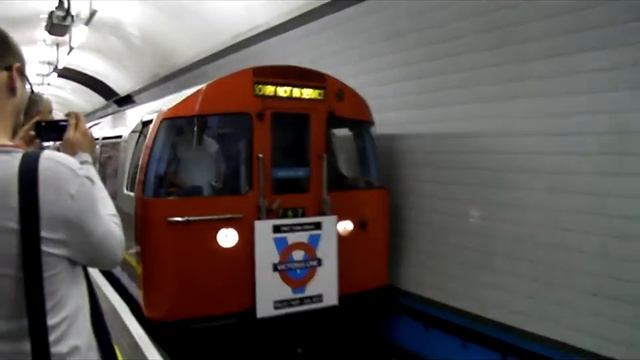 London Underground 1967 Tube Stock Farewell Railtour #1 - Arrival at Seven Sisters смотреть онлайн