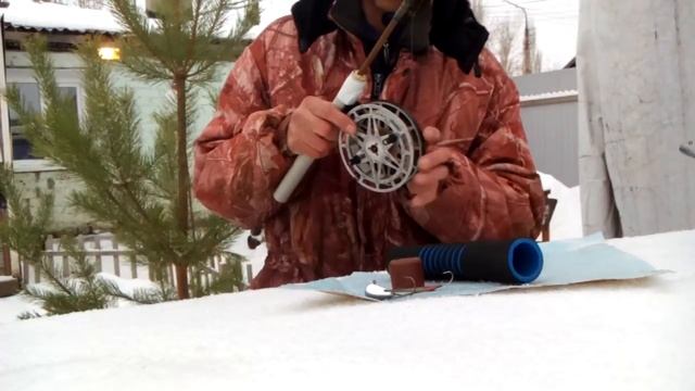 Самодельная зимняя удочка для ловли судака окуня