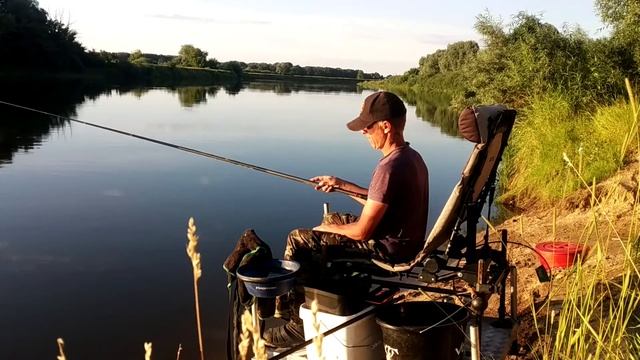 Ловля уклейки на реке на маховую удочку. смотреть онлайн