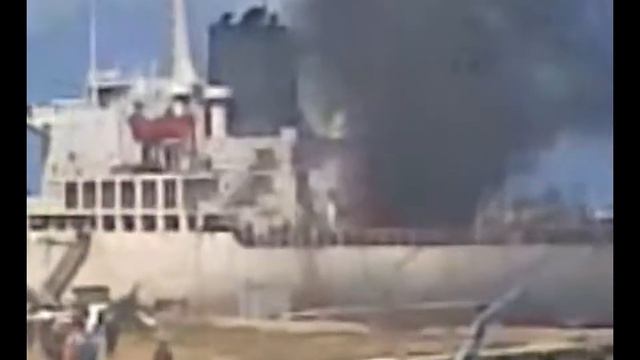 Пожар на судне и приезд пожарных смотреть онлайн