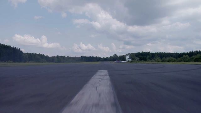 Porsche 911 GT3 (991) vs. Race Truck - an uneven battle смотреть онлайн