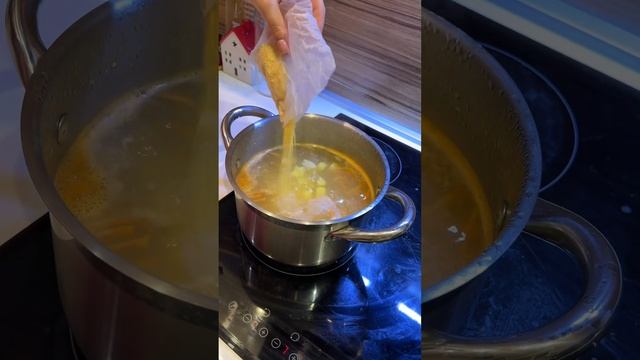 Когда болеем, всегда варю этот суп ? Главное условие — больше бульона