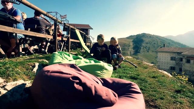 Monte Baldо - 2218 метров - самая высокая гора на самом большом озере Италии . Travel video смотреть онлайн