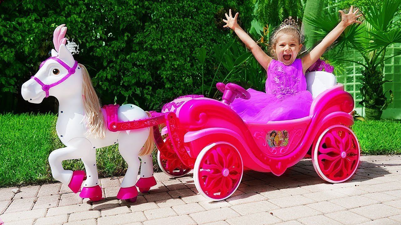 Diana Pretend Play with Princess carriage смотреть онлайн